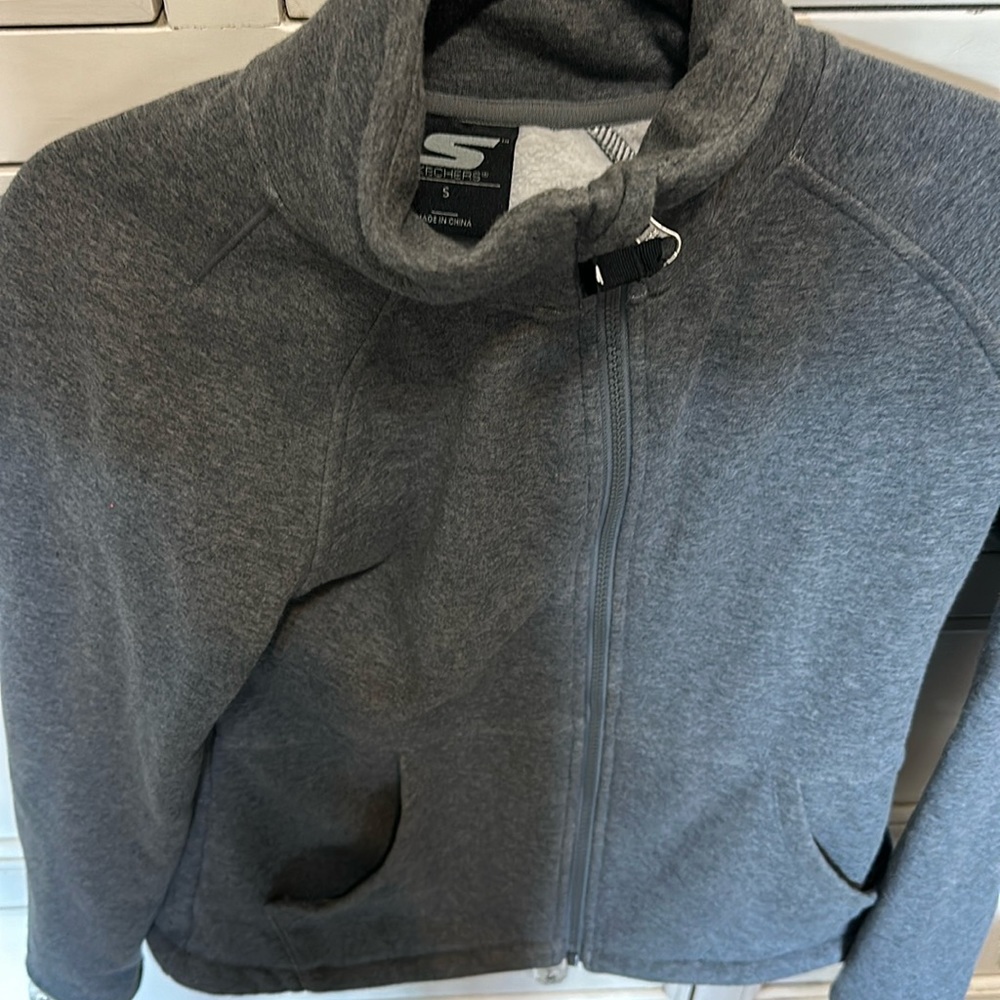 Pre owned gray Skechers GO WALK jacket.